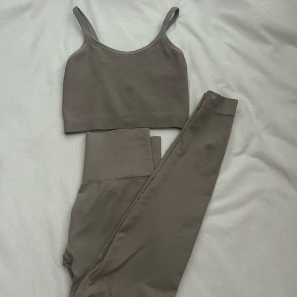 Set Active Activewear Set - Sand Color - Picture 2 of 4